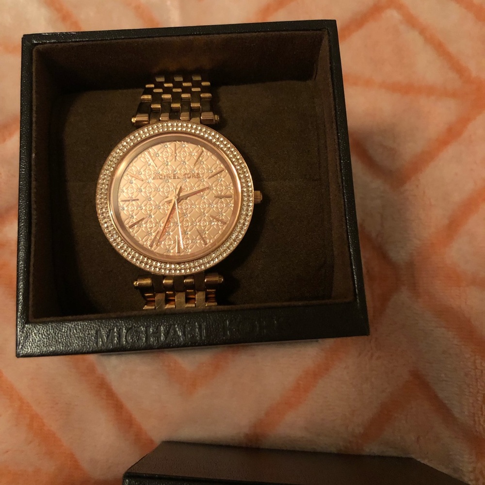 Watch - Picture 2 of 4